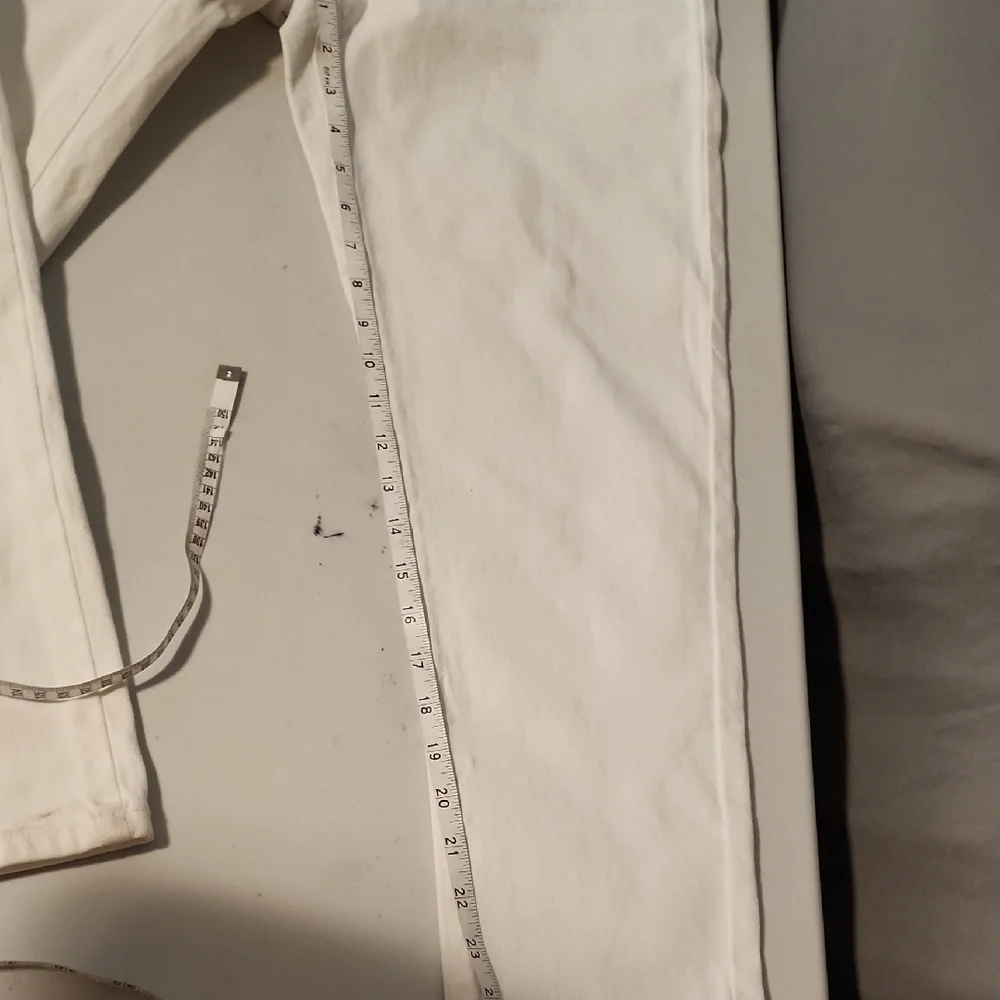 Michael Kors White Capris with Smooth Finish